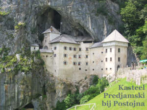 Kasteel Predjamski bij Postojna in Slovenië, destijds eigendom van ridder Erasmus Predjamski